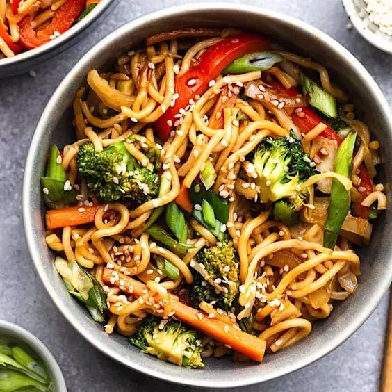 Jueves 11 Junio - Chowmein de res