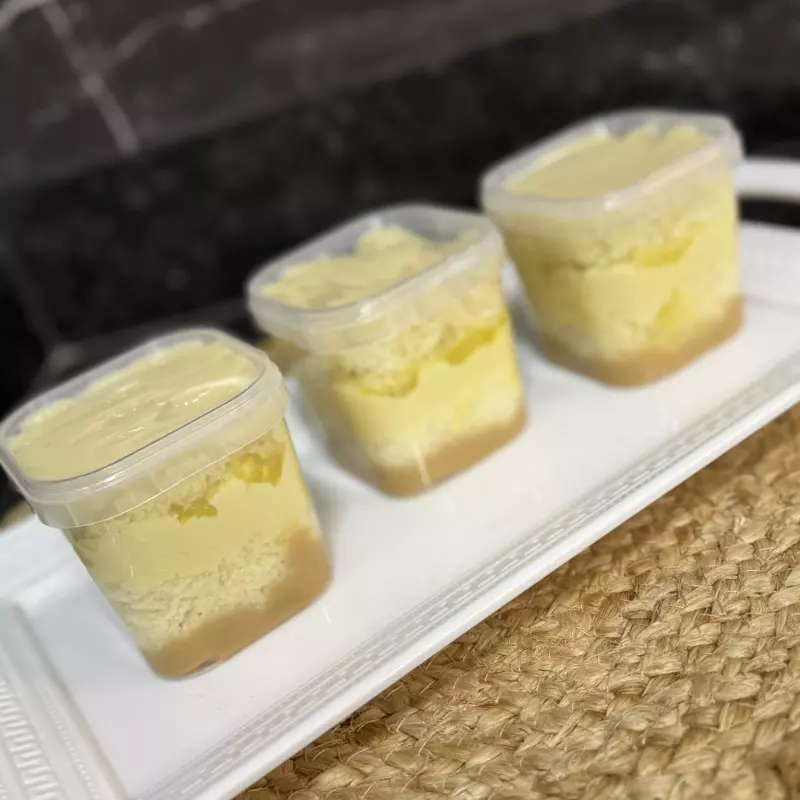 Bolo de abacaxi com doce de leite