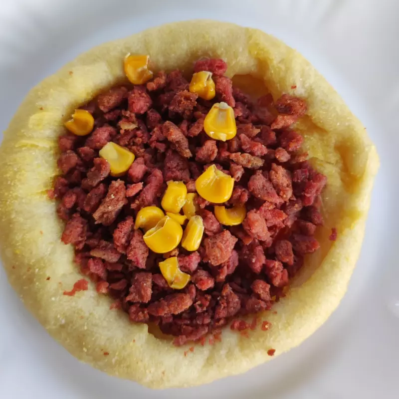 Esfiha aberta sabor calabresa