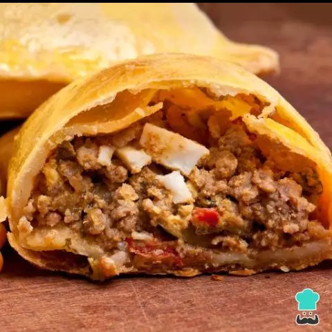 Pastel assado carne