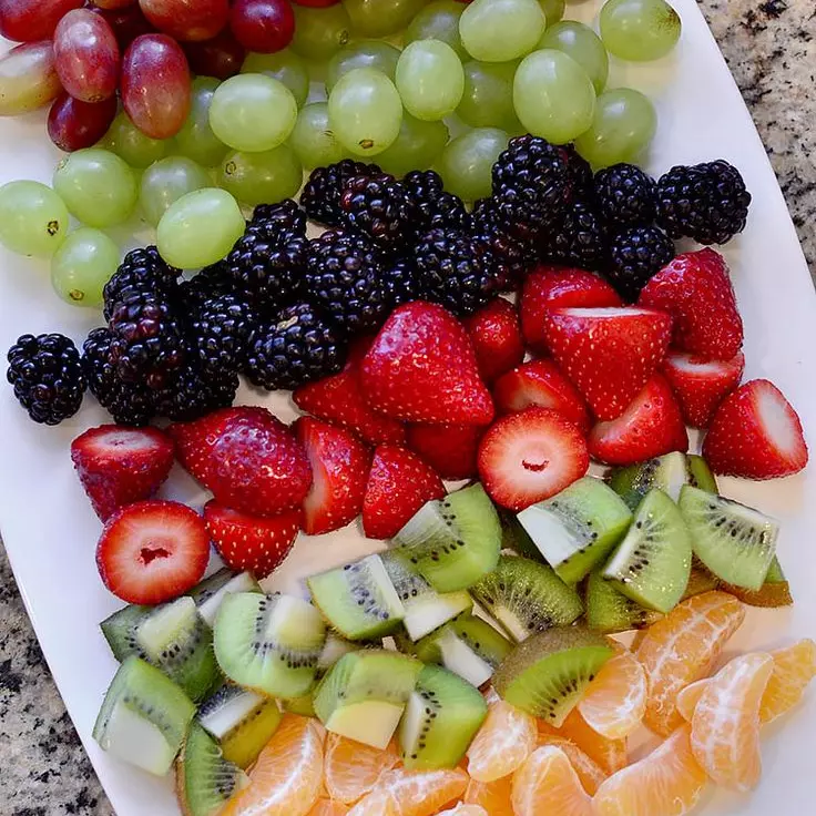 صحن فواكه وسط