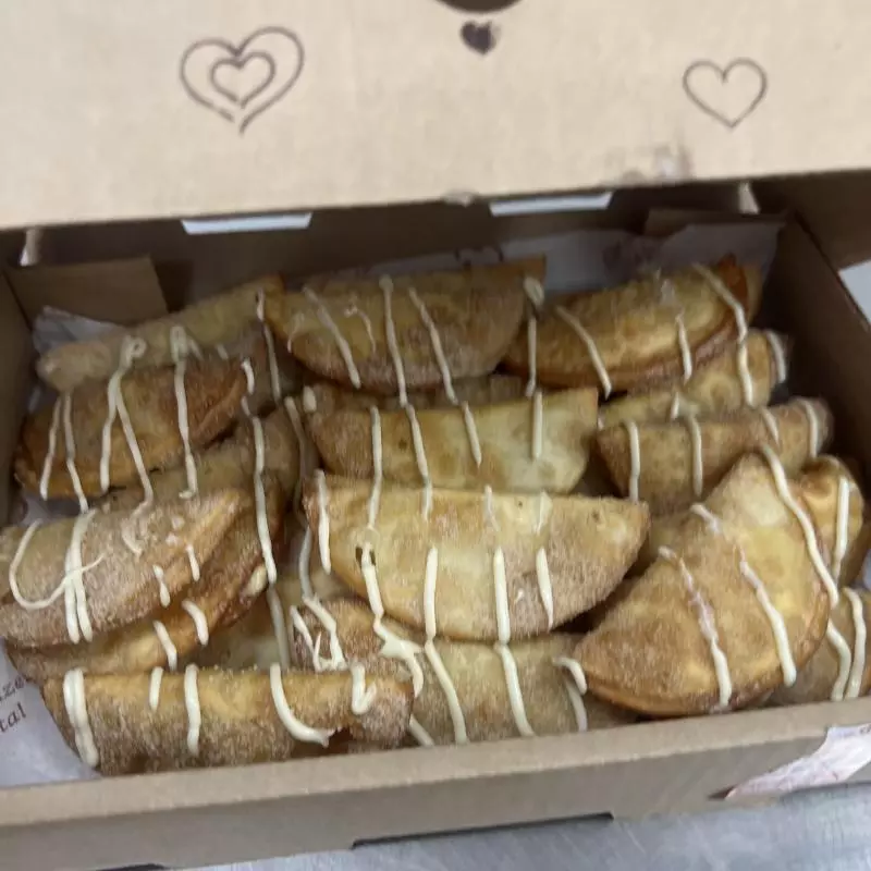 25un Pastel Banana e Choco Branco