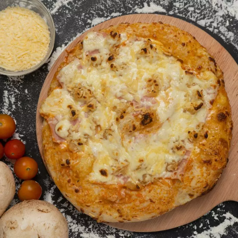 Pizza de Piña & 4 Quesos**