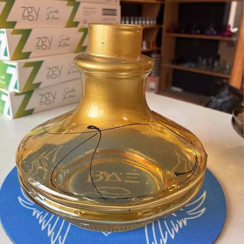 VASO ALADIN DOURADO COM BICO DOURADO