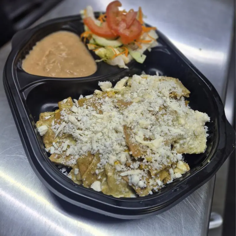 Chilaquiles verdes cremosos