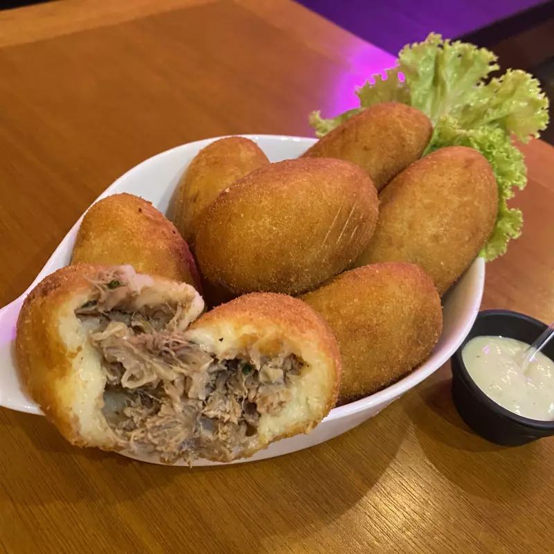 Bolinho mandioca c/ costela