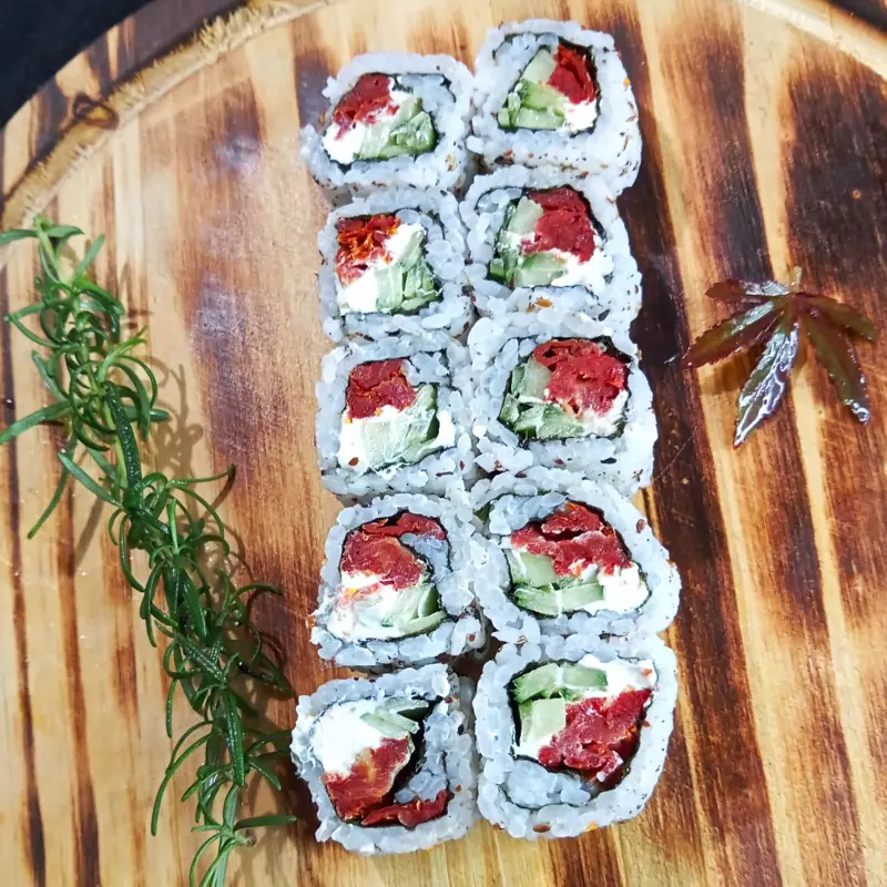 Uramaki Tomate Seco e Pepino