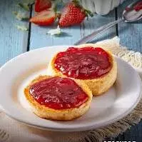Bisquet con mermelada.