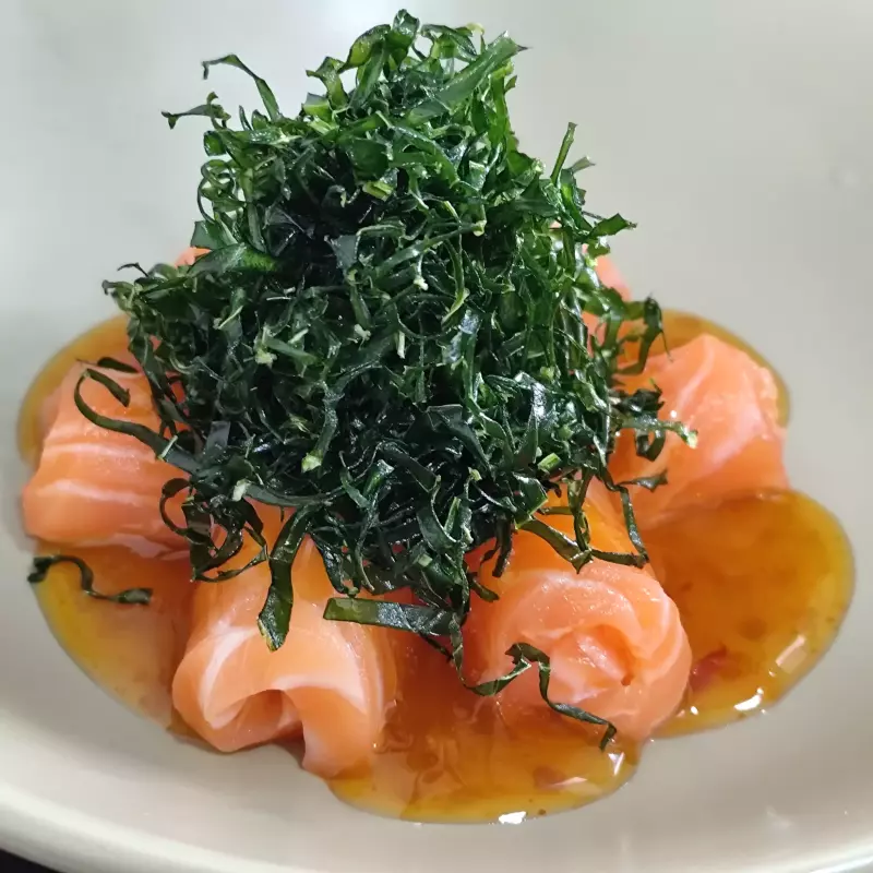 Sashimi Salmão Crispy Couve 6 un