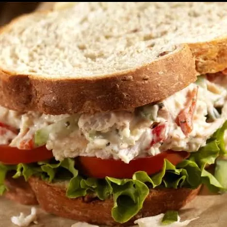 Sanduíche de frango c/ creme de amei