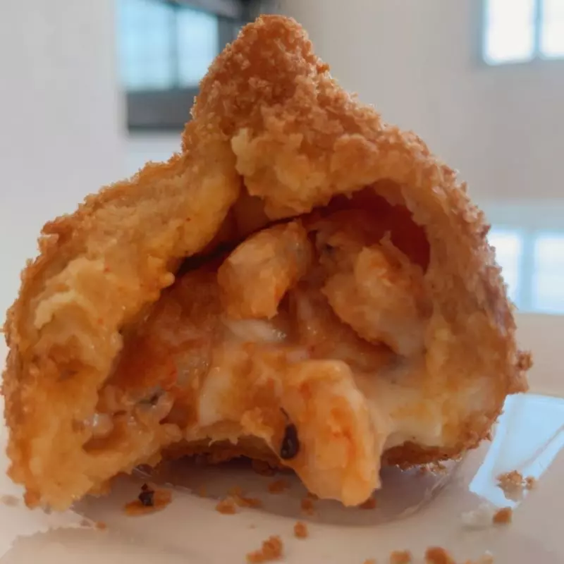 Coxinha de camarão com requeijão