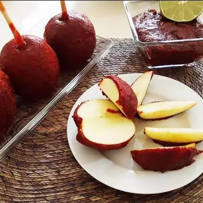 Manzana cubierta de tamarindo