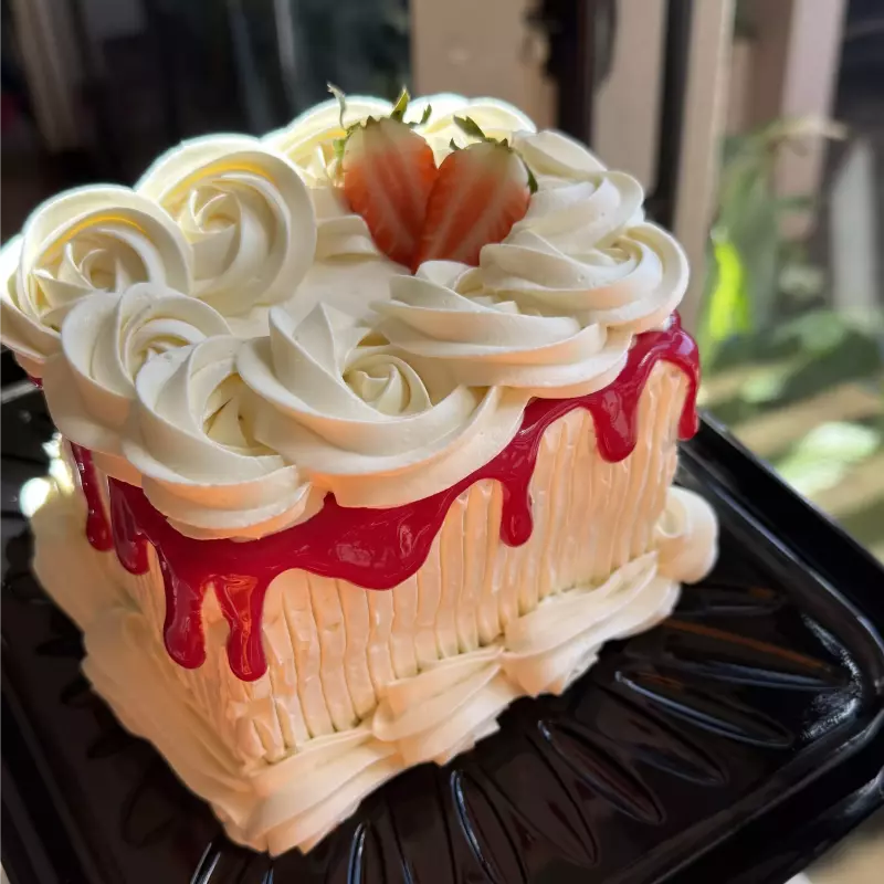 Bolo ninho com geléia de morangos1kg