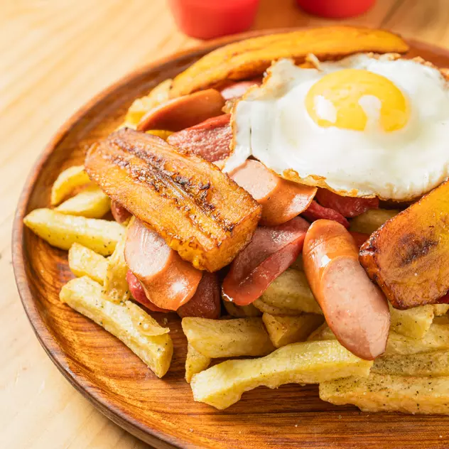 Salchipapa a La Cubana