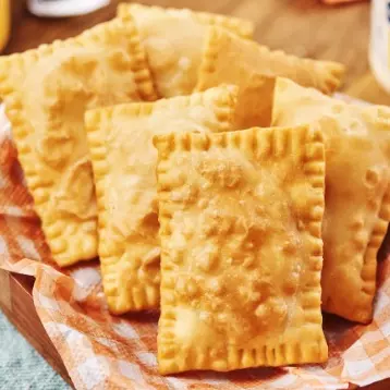 Pastel de calabresa com queijo
