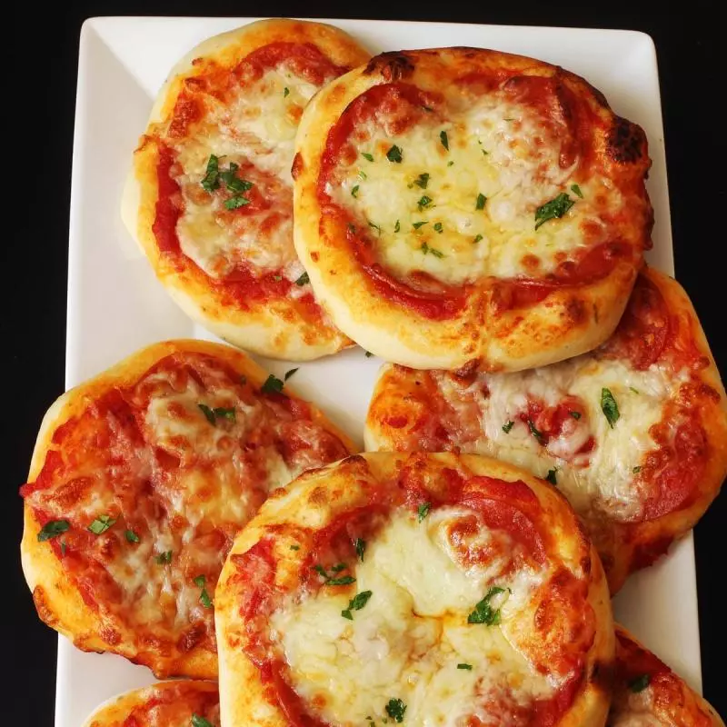 MINI PIZZAS
