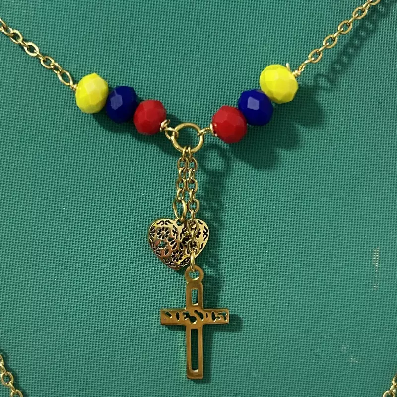 Collar cruz y corazon
