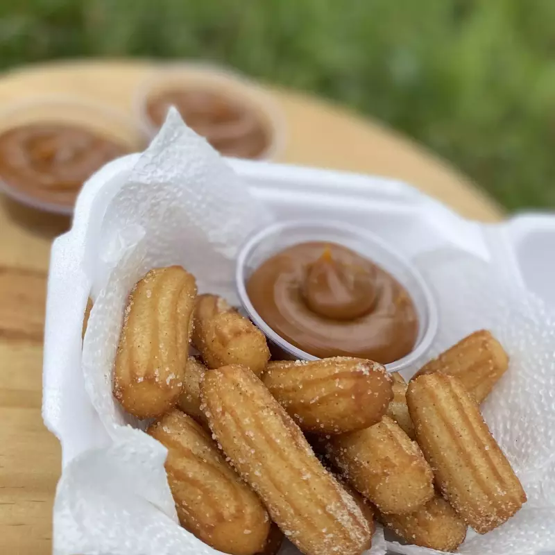 Porção com 15 und de mini churros