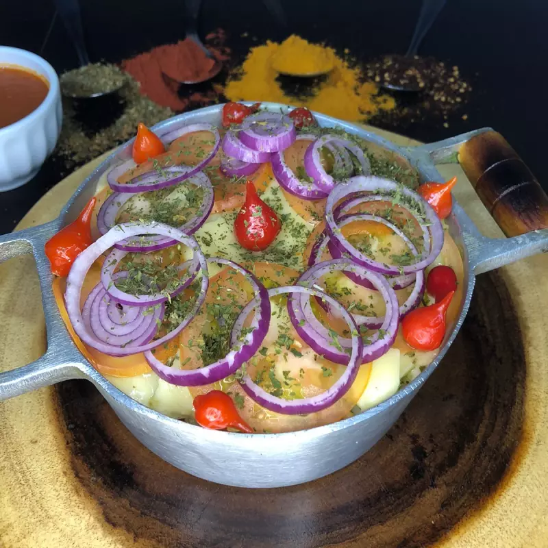 Panelinha de Galinha com Pequi