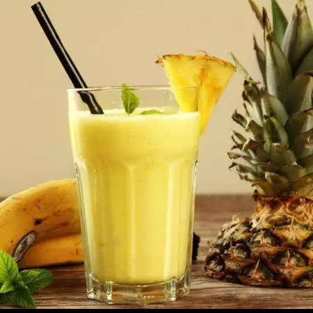 Suco abacaxi com hortelã