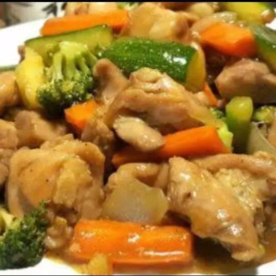 FRANGO CREMOSO COM LEGUMES