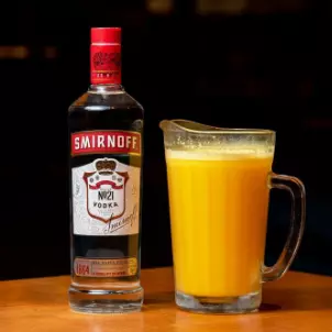 Vodka Smirnoff + Jarra de Suco
