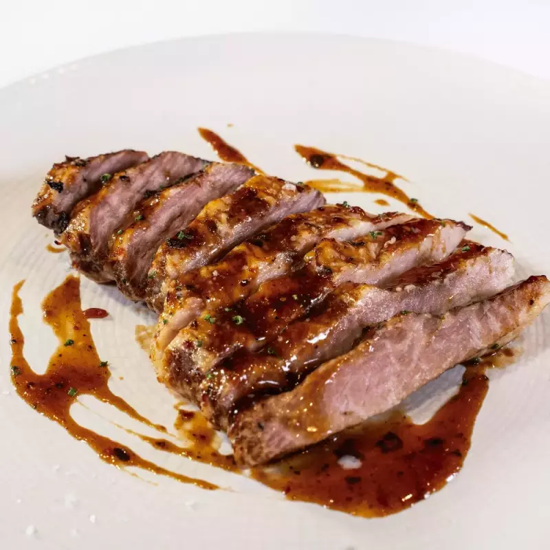 secreto asado con ajo y perijil