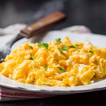 HUEVOS REVUELTOS