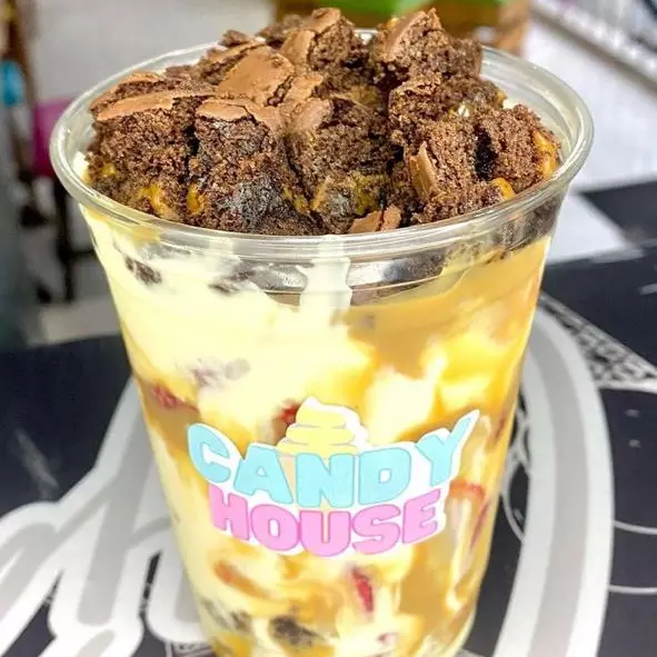 FRESAS CON BROWNIE (16oz )