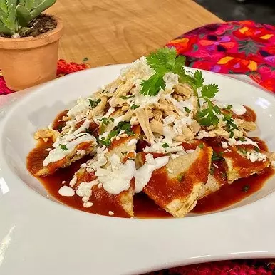 Chilaquiles rellenos rojos