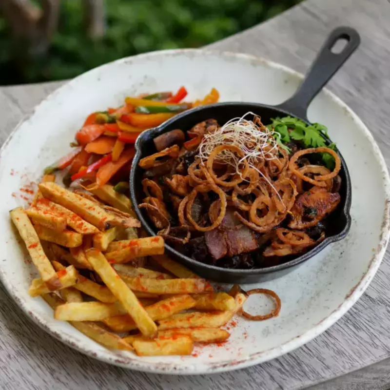 Salteado de Pollo o carne con champi