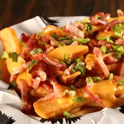 Papas Chaddar y Panceta