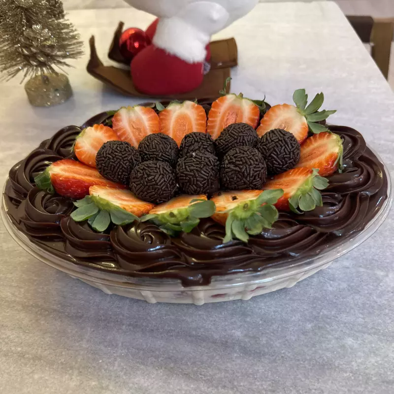 torta ninho com morango