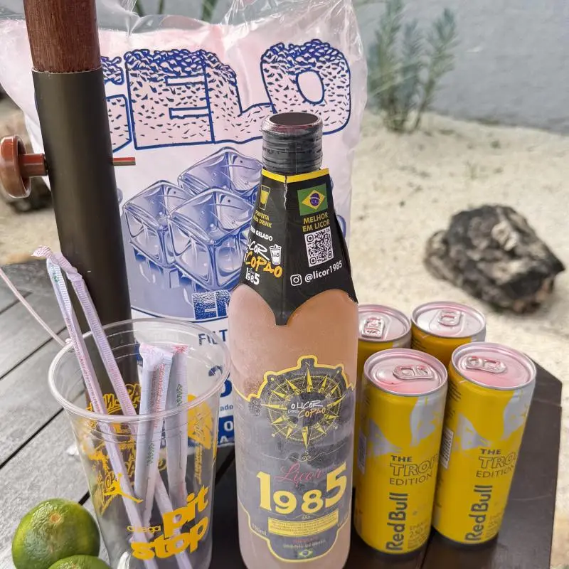 COMBO DE LICOR 1985 C/ 4 RED BULL