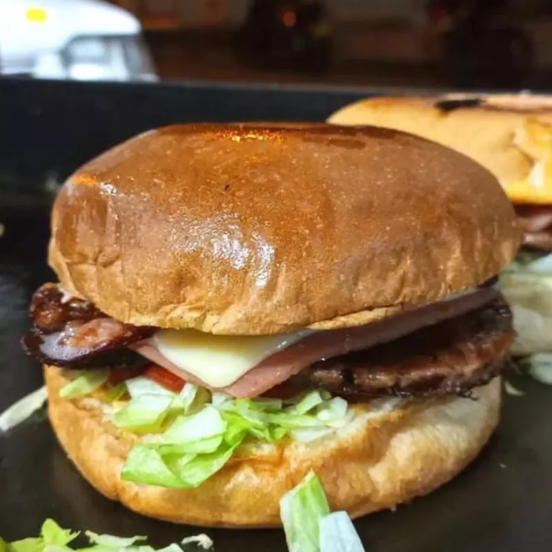 HAMBURGUESA ARTESANAL
