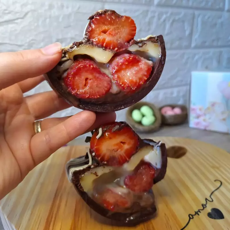 Ovo de colher Bombom de morango 400g