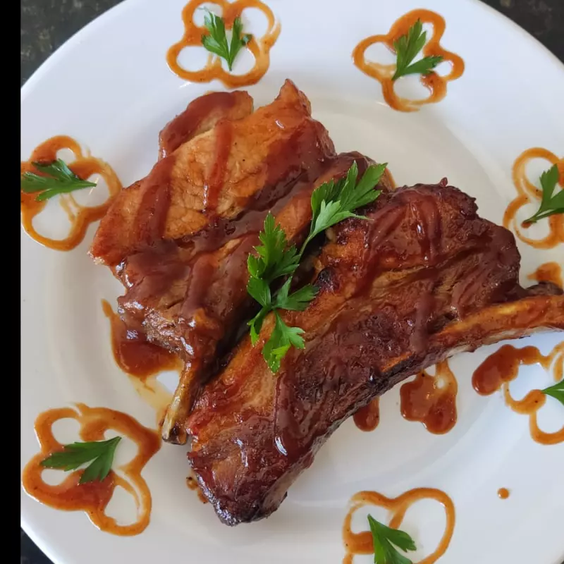 Costelinha suína com barbecue