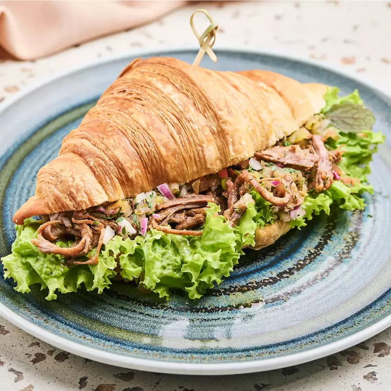 Croissant con Carne