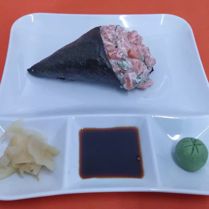 Temaki Super / salmão cru...