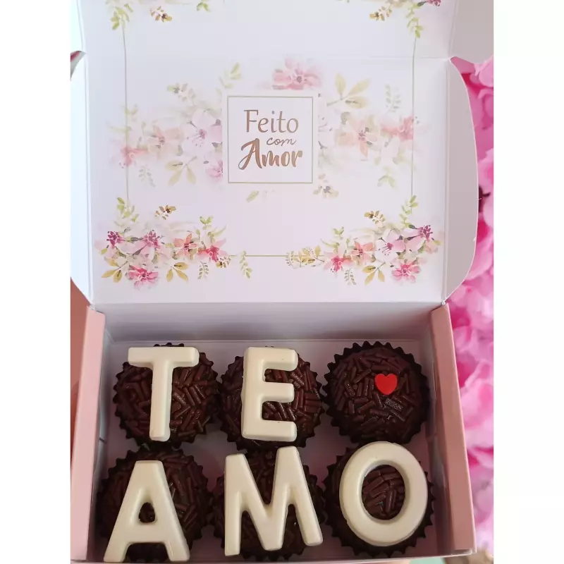 Caixa de brigadeiro te amo com 6