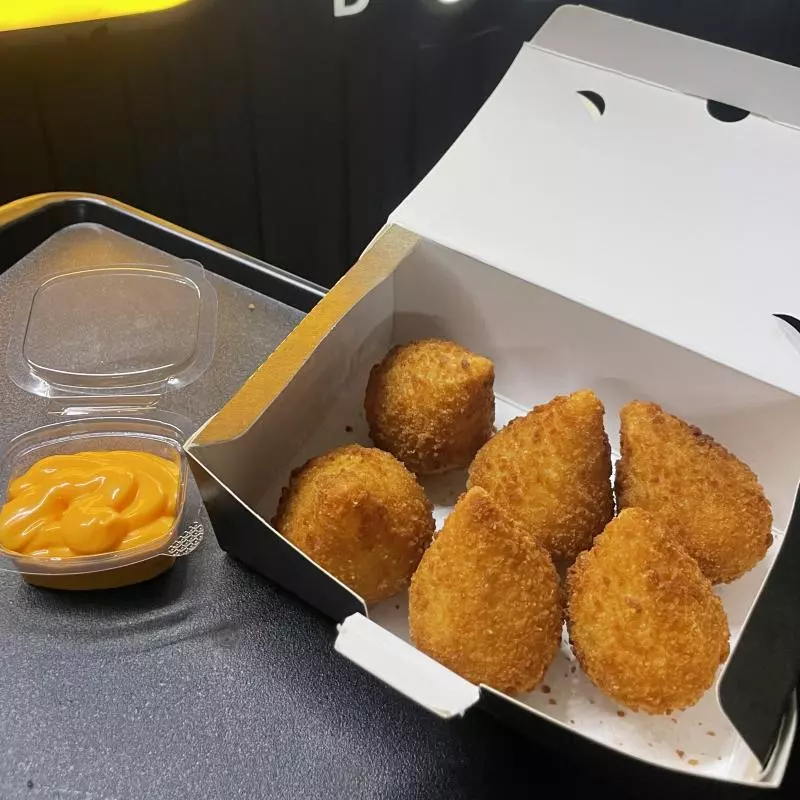 Coxinha de frango cremoso