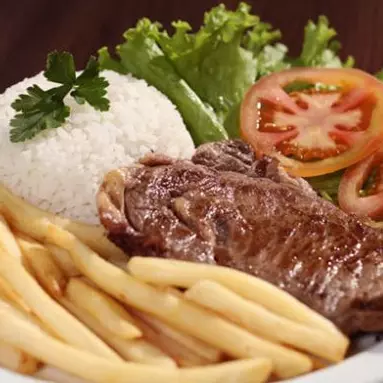 Filé acebolado com fritas