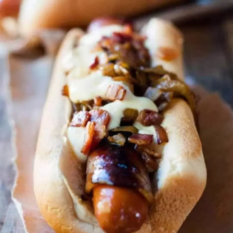 con tocino y queso Oaxaca