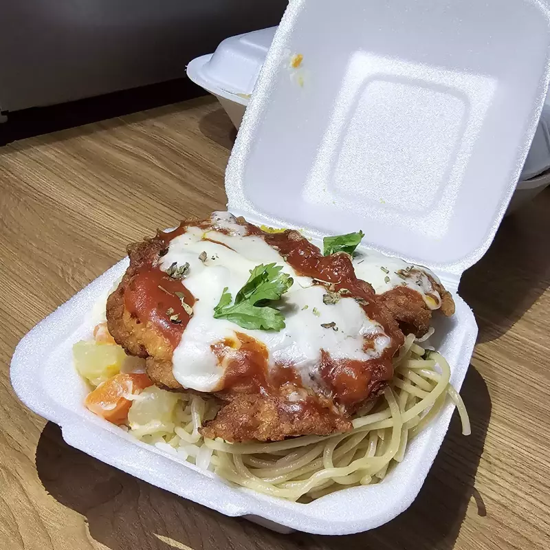 Parmegiana de frango com queijo