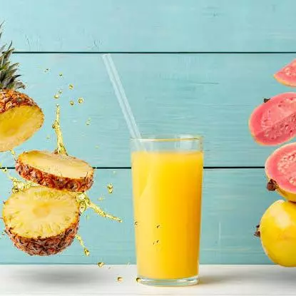 AGUA DE PIÑA CON GUAYABA