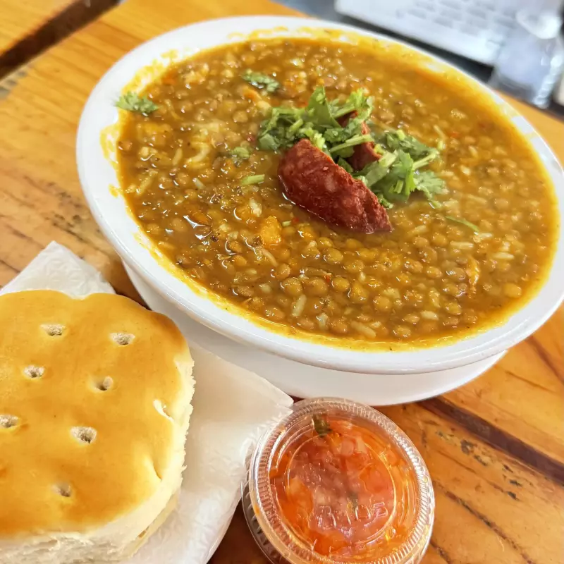 Lentejas con longaniza