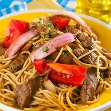 Tallarin saltado de carne
