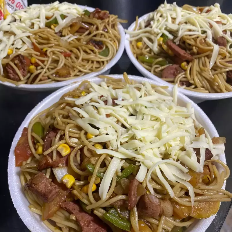 Macarrão+ coca lata