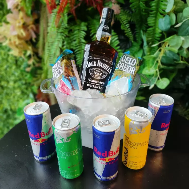 Jack Daniels c/5 Red Bull