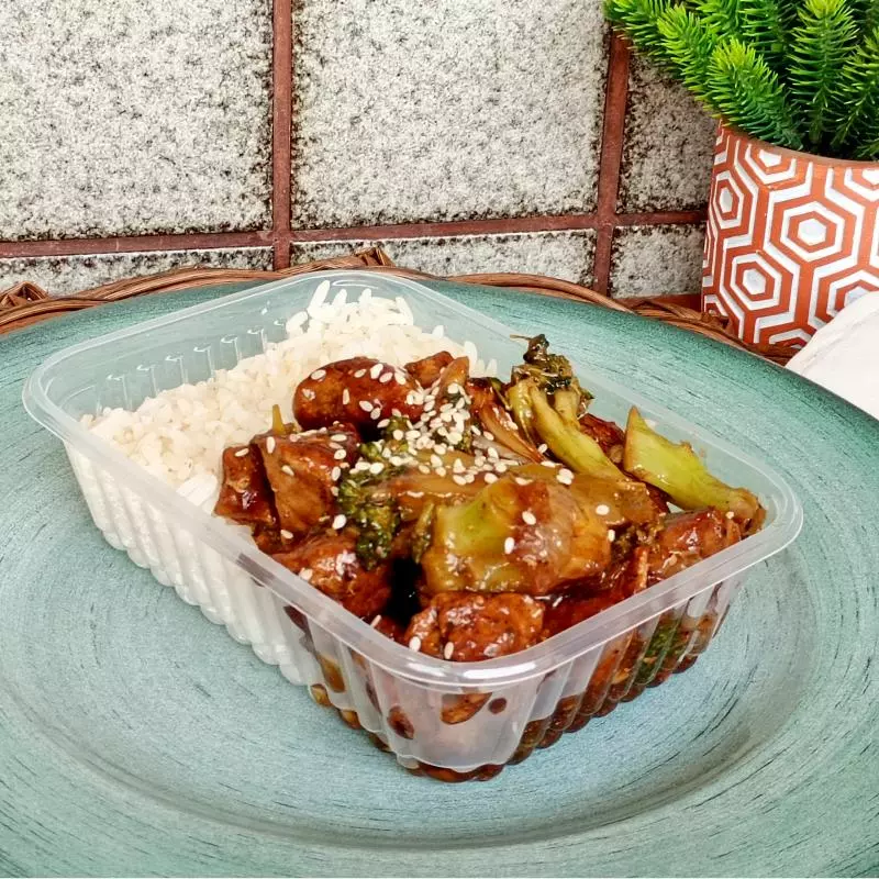 Suíno com brócolis ao molho oriental